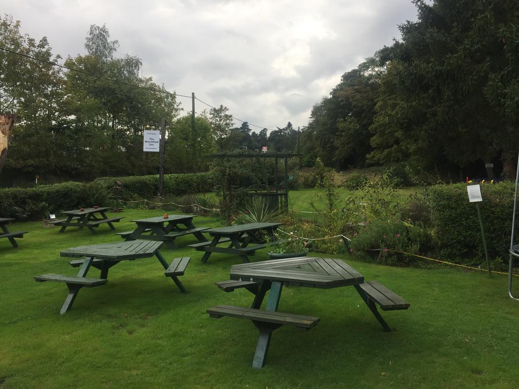 The Winchfield Inn מראה חיצוני תמונה