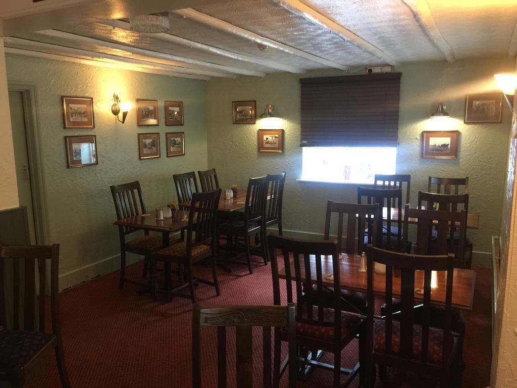 The Winchfield Inn מראה חיצוני תמונה